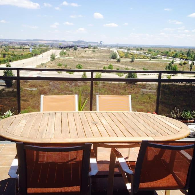 Apartmán Atico, Piscina, Ac, Wi-Fi Y Parking Gratis, Gran Terraza, Vut 47-79 Arroyo de la Encomienda Exteriér fotografie